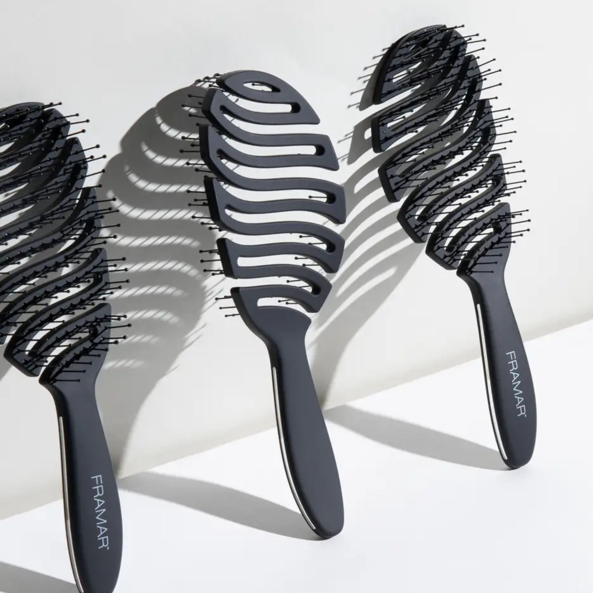 Framar Flex Brush Black flexibilní kartáč na vlasy